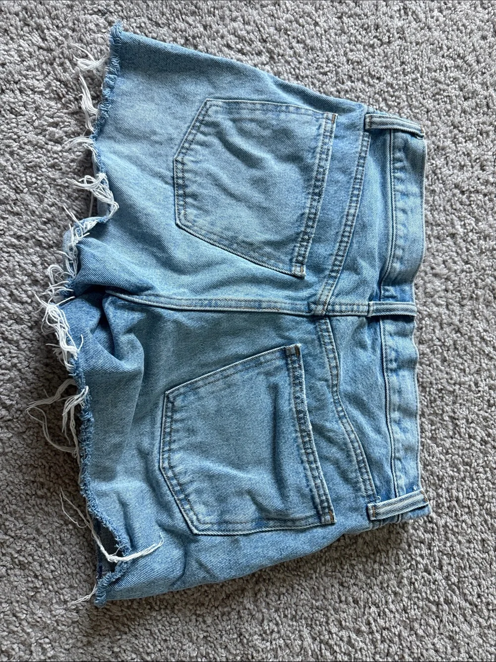 Light Wash mid-rise 90s baggy Denim Cutoff Shorts